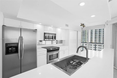 Condominio en alquiler en Sunny Isles Beach, Florida, 3 dormitorios, 187.66 m2 № 1970504 - foto 14