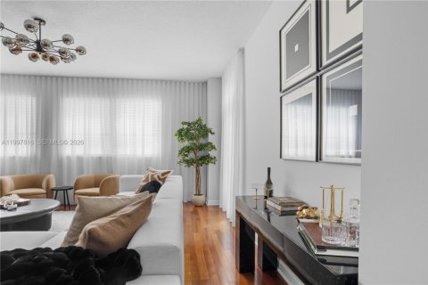 Снять в аренду квартиру в Майами, Флорида 3 спальни, 159.61м2, № 2067165 - фото 2