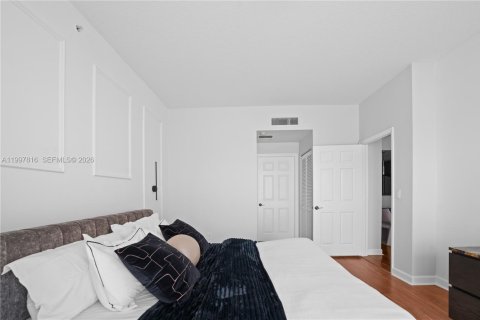 Снять в аренду квартиру в Майами, Флорида 3 спальни, 159.61м2, № 2067165 - фото 10