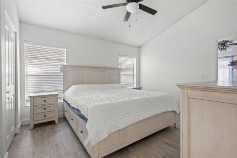Villa ou maison à vendre à Tampa, Floride: 3 chambres, 105.26 m2 № 2195828 - photo 12