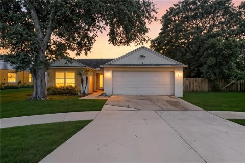 House in Lakeland, Florida 3 bedrooms, 132.66 sq.m. № 1909968 - photo 1