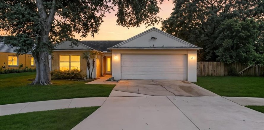 House in Lakeland, Florida 3 bedrooms, 132.66 sq.m. № 1909968