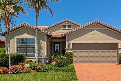 House in Sarasota, Florida 2 bedrooms, 155.61 sq.m. № 1638115 - photo 1