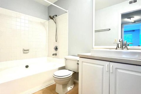 Condo in Tampa, Florida, 1 bedroom  № 1724577 - photo 11