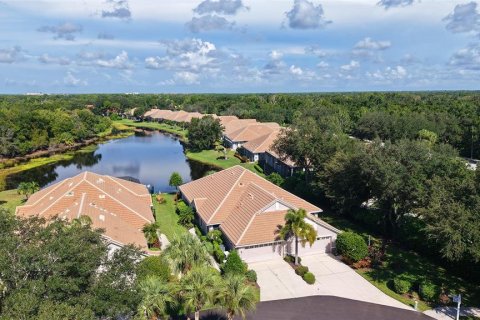 House in Bradenton, Florida 2 bedrooms, 141.49 sq.m. № 2338868