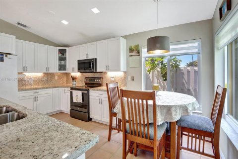 Casa en venta en Miramar, Florida, 3 dormitorios, 180.88 m2 № 1728034 - foto 14