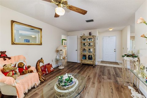 House in Lakeland, Florida 4 bedrooms, 191.66 sq.m. № 1917164 - photo 12