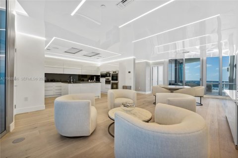 Condominio en venta en Sunny Isles Beach, Florida, 6 dormitorios, 774.06 m2 № 2028902 - foto 10