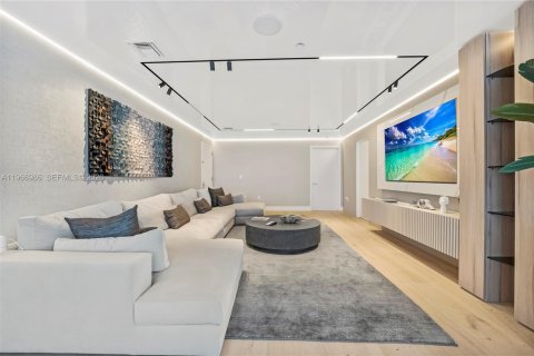 Condominio en venta en Sunny Isles Beach, Florida, 6 dormitorios, 774.06 m2 № 2028902 - foto 25