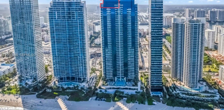 Condominio en Sunny Isles Beach, Florida, 6 dormitorios  № 2028902