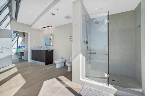 Condominio en venta en Sunny Isles Beach, Florida, 6 dormitorios, 774.06 m2 № 2028902 - foto 30