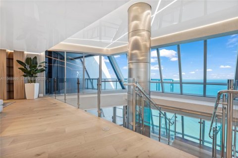 Condominio en venta en Sunny Isles Beach, Florida, 6 dormitorios, 774.06 m2 № 2028902 - foto 14