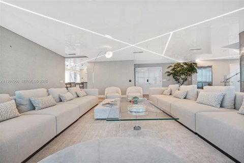 Condominio en venta en Sunny Isles Beach, Florida, 6 dormitorios, 774.06 m2 № 2028902 - foto 6