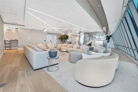 Condominio en venta en Sunny Isles Beach, Florida, 6 dormitorios, 774.06 m2 № 2028902 - foto 5
