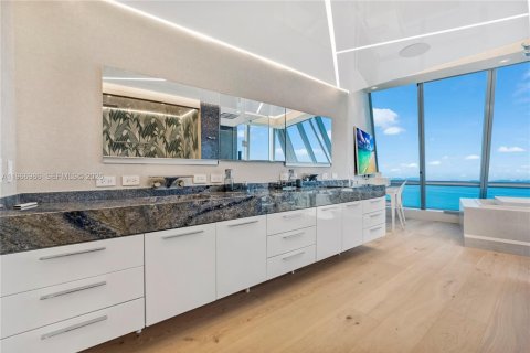 Condominio en venta en Sunny Isles Beach, Florida, 6 dormitorios, 774.06 m2 № 2028902 - foto 21