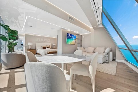 Condominio en venta en Sunny Isles Beach, Florida, 6 dormitorios, 774.06 m2 № 2028902 - foto 17