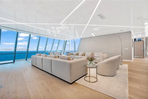 Condominio en venta en Sunny Isles Beach, Florida, 6 dormitorios, 774.06 m2 № 2028902 - foto 4