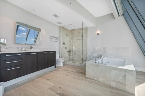 Condominio en venta en Sunny Isles Beach, Florida, 6 dormitorios, 774.06 m2 № 2028902 - foto 29