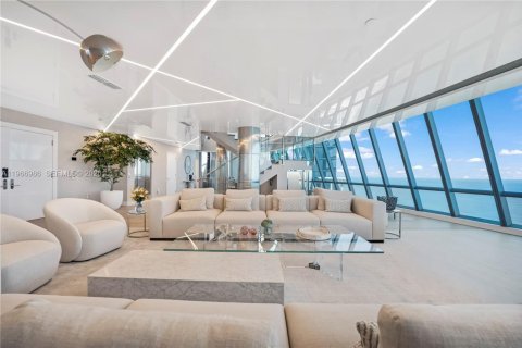 Condominio en venta en Sunny Isles Beach, Florida, 6 dormitorios, 774.06 m2 № 2028902 - foto 3