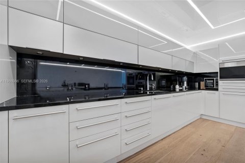 Condominio en venta en Sunny Isles Beach, Florida, 6 dormitorios, 774.06 m2 № 2028902 - foto 9