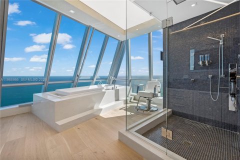 Condominio en venta en Sunny Isles Beach, Florida, 6 dormitorios, 774.06 m2 № 2028902 - foto 22