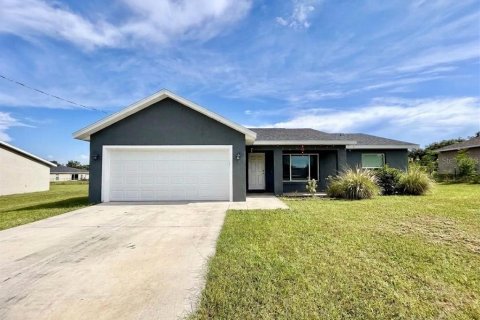 House in Ocklawaha, Florida 3 bedrooms, 122.54 sq.m. № 2308137