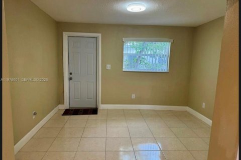House in Miramar, Florida 3 bedrooms, 112.78 sq.m. № 2044511 - photo 7