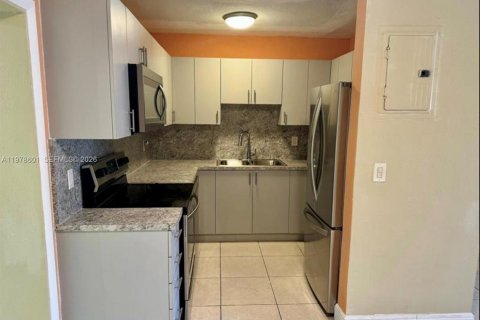 House in Miramar, Florida 3 bedrooms, 112.78 sq.m. № 2044511 - photo 5