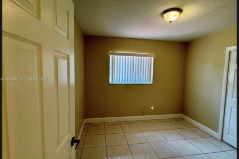 House in Miramar, Florida 3 bedrooms, 112.78 sq.m. № 2044511 - photo 13