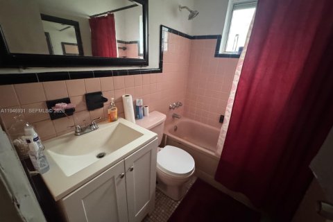 House in West Park, Florida 3 bedrooms, 118.54 sq.m. № 2003086 - photo 9