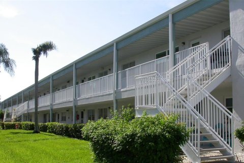 Condominio en alquiler en Saint Petersburg, Florida, 2 dormitorios, 93.83 m2 № 1800320 - foto 1