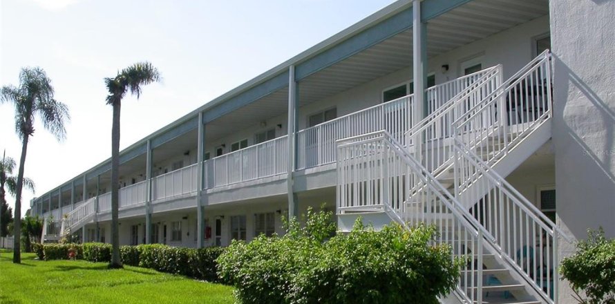 Condominio en Saint Petersburg, Florida, 2 dormitorios № 1800320