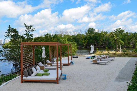 Condo in North Miami Beach, Florida, 2 bedrooms  № 1897735 - photo 25