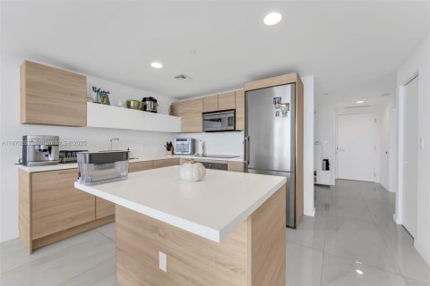 Condo in North Miami Beach, Florida, 2 bedrooms  № 1897735 - photo 10