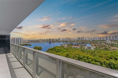 Condo in North Miami Beach, Florida, 2 bedrooms  № 1897735 - photo 7