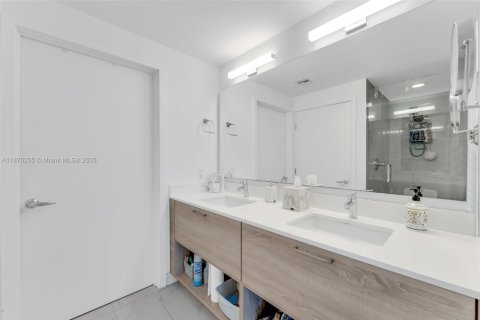 Condo in North Miami Beach, Florida, 2 bedrooms  № 1897735 - photo 4