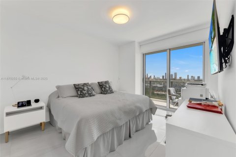 Condo in North Miami Beach, Florida, 2 bedrooms  № 1897735 - photo 3