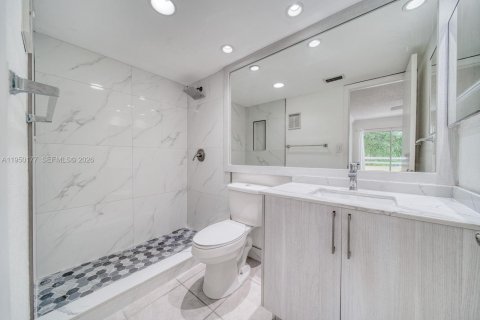 Condo in Miami, Florida, 2 bedrooms № 2251707 - photo 4