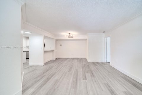 Condo in Miami, Florida, 2 bedrooms № 2251707 - photo 13