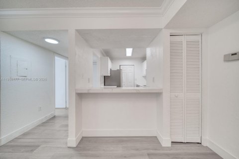 Condo in Miami, Florida, 2 bedrooms № 2251707 - photo 10