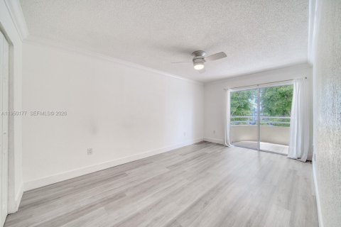 Condo in Miami, Florida, 2 bedrooms № 2251707 - photo 15