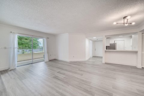 Condo in Miami, Florida, 2 bedrooms № 2251707 - photo 14