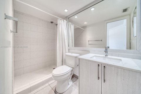 Condo in Miami, Florida, 2 bedrooms № 2251707 - photo 23