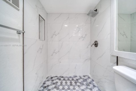 Condo in Miami, Florida, 2 bedrooms № 2251707 - photo 19