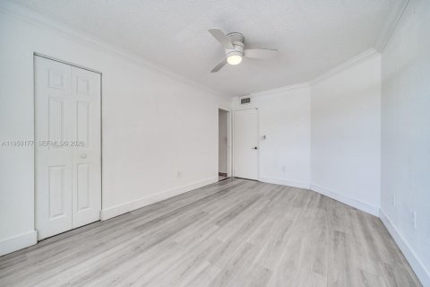 Condo in Miami, Florida, 2 bedrooms № 2251707 - photo 21
