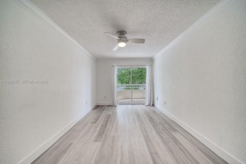 Condo in Miami, Florida, 2 bedrooms № 2251707 - photo 16