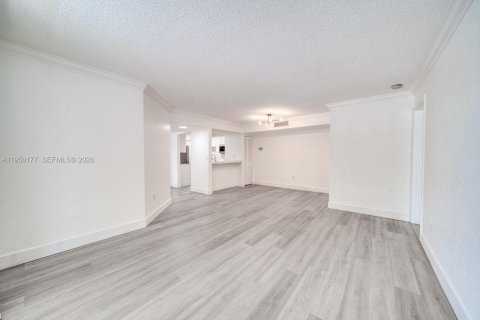 Condo in Miami, Florida, 2 bedrooms № 2251707 - photo 12