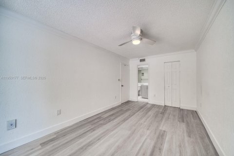 Condo in Miami, Florida, 2 bedrooms № 2251707 - photo 17