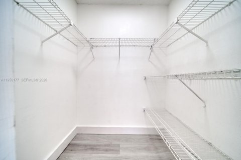 Condo in Miami, Florida, 2 bedrooms № 2251707 - photo 22