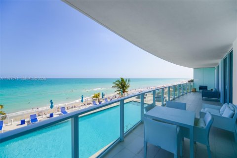 Снять в аренду кондоминиум в Холливуд, Флорида 2 спальни, 157.1м2, № 2041566 - фото 4